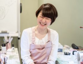 趣味専門のネイル講師 菅野エマ